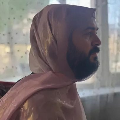 Foi orientada a casar em país que proíbe educação de meninas; fugiu de táxi