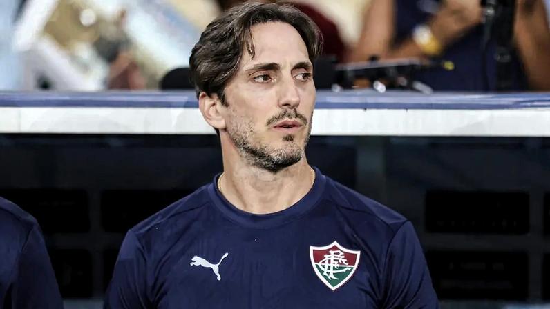Zubeldía no comando do Fluminense (Foto: Lucas Merçon/ Fluminense FC)