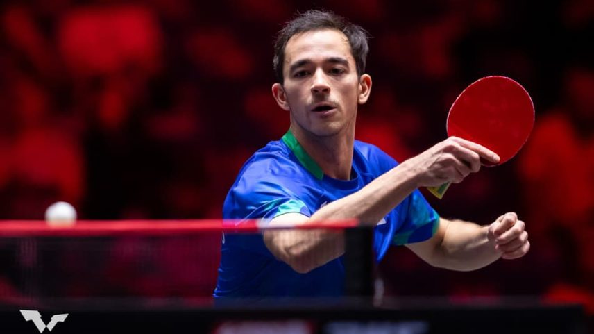 Hugo Calderano no WTT Singapura Smash 2026 (Foto: World Table Tennis)