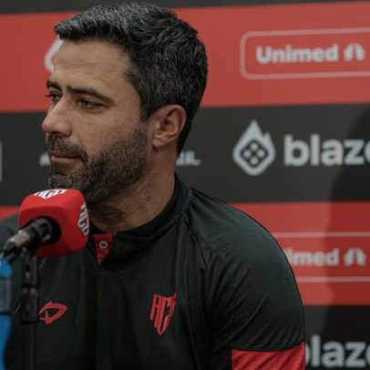 Chapecoense avança na contratação de Rafael Lacerda, ex-técnico do Atlético-GO