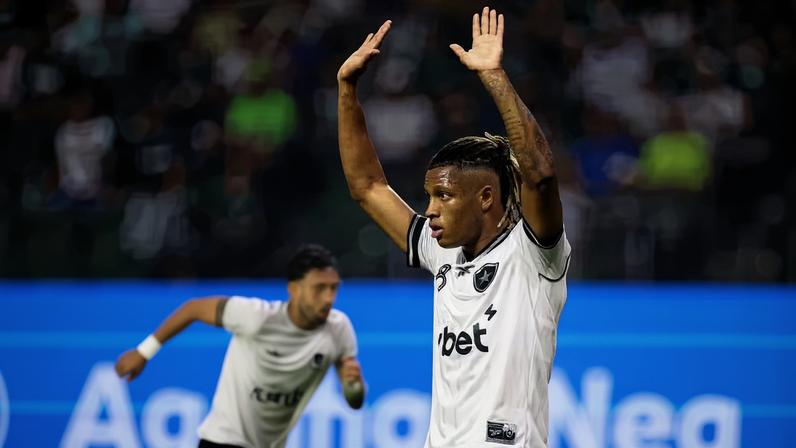 Danilo não comemora seu gol pelo Botafogo contra o Palmeiras — Foto: Vitor Silva / Botafogo