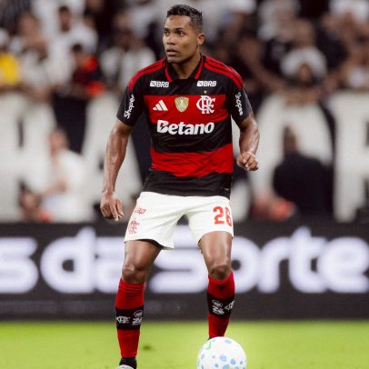 Flamengo inicia negociações com Alex Sandro para renovar contrato