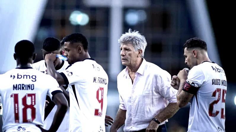 Renato Gaúcho conversa com os jogadores do Vasco durante a partida contra o Grêmio (Foto: Matheus Lima/Vasco)