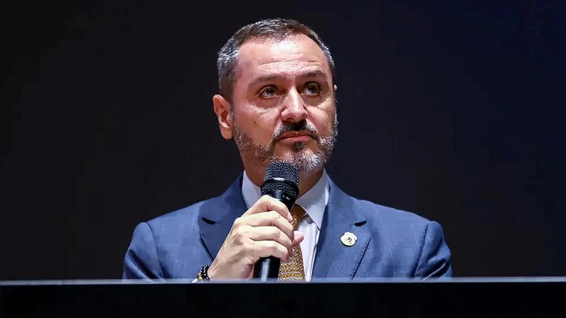 Andrei Rodrigues viajou ao Reino Unido, hospedou-se em hotel de luxo e participou de degustação de whisky, tudo patrocinado pelo banco de Daniel Vorcaro. (Foto: Tom Costa/MJSP)