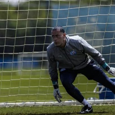 Léo Vieira sofre entorse no joelho direito e é substituído no Coritiba x Bahia