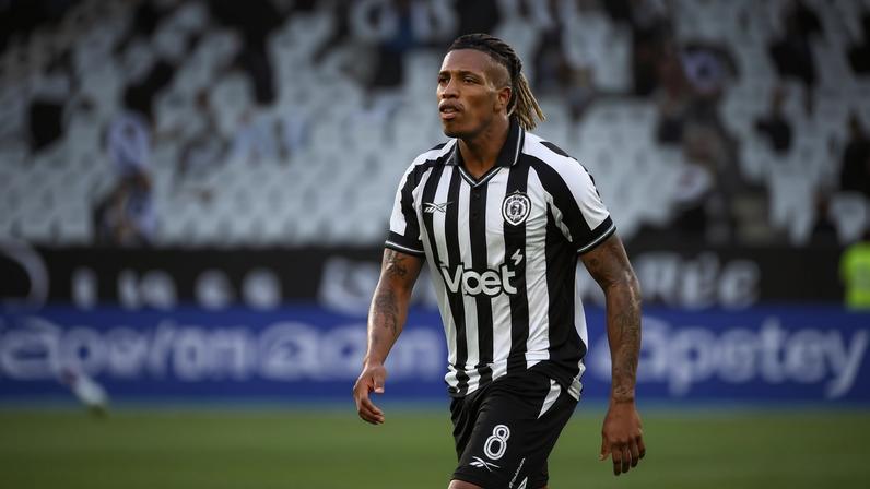 Danilo comemora | Botafogo x Coritiba — Foto: Vitor Silva/Botafogo