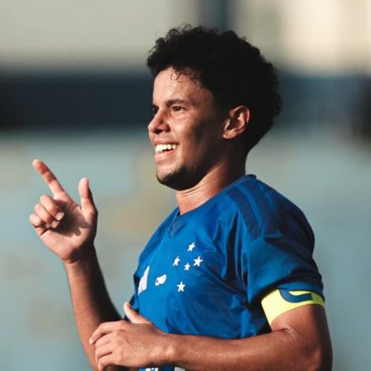Destaque da base do Cruzeiro é relacionado para duelo contra o Palmeiras