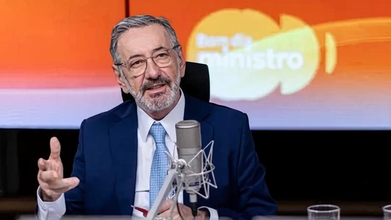 Ministro do Desenvolvimento, Indústria, Comércio e Serviços, Márcio Elias Rosa, durante o programa “Bom Dia, Ministro”, na EBC, em Brasília-DF.
