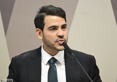 Messias diz aos aliados que fará o que Lula pedir para permanecer no governo