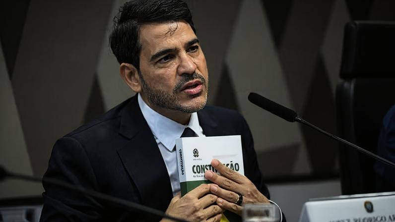Messias avalia deixar AGU após rejeição ao STF; Lula pede que ele “descanse e esfrie a cabeça”