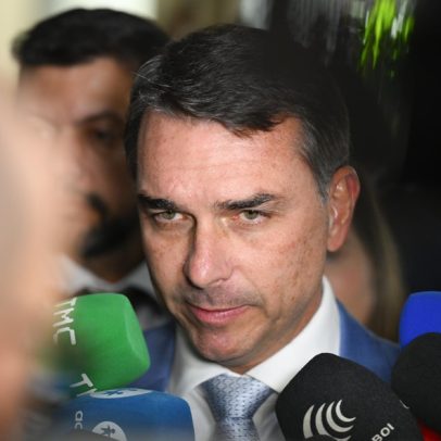 Flávio confirma diálogo com Vorcaro sobre financiamento de filme sobre Bolsonaro