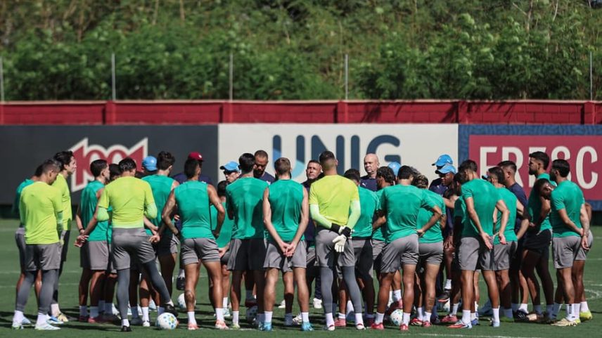 Jogadores do Fluminense reunidos no CT Carlos Casilho (Foto: Lucas Merçon/ Fluminense FC)