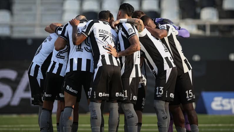 Time do Botafogo antes do jogo contra o Remo — Foto: Vitor Silva/Botafogo