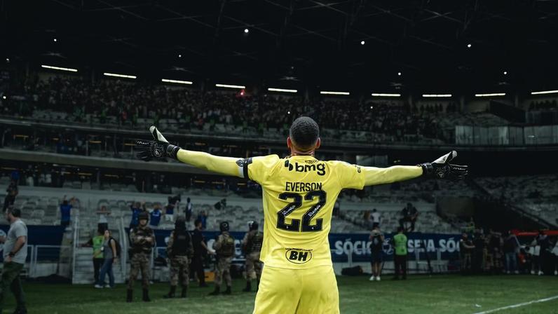 Everson comemora vitória do Atlético-MG em clássico. — Foto: Pedro Souza / Atlético