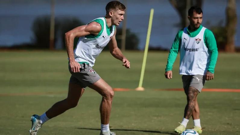 Castillo e acosta no treino do Fluminense no CT do Internacional (Foto: Marcelo Gonçalves/ Fluminense FC)