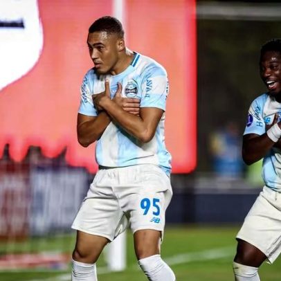 Amuzu, melhor do Grêmio na vitória sobre o Deportivo Riestra