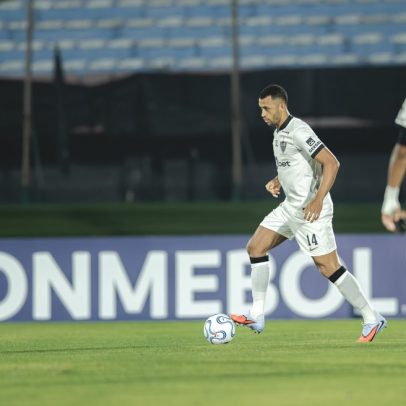 Atlético-MG falha na defesa duas vezes e perde vitória na Sul-Americana