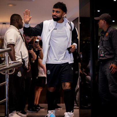 Gabigol deixa vestiário após substituição por dores abdominais