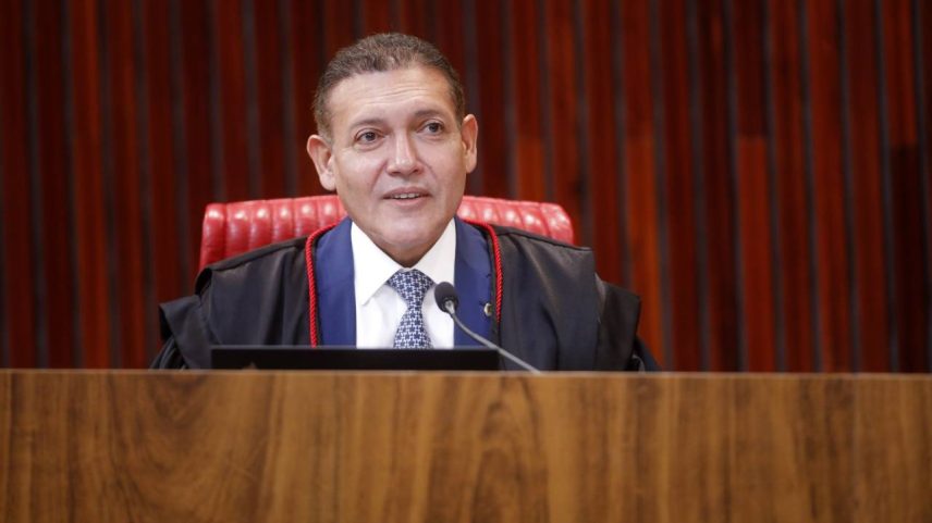 O ministro Nunes Marques durante sessão do TSE