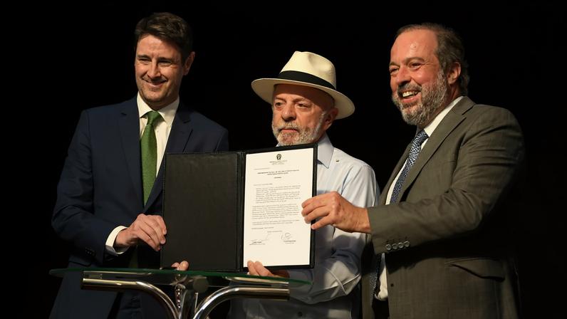 Brasília (DF), 08/05/2026 - Presidente da República, Luis Inácio Lula da Silva, e o ministro de Minas e Energia, Alexandre Silveira, durante cerimônia de Anúncios de Investimentos no setor de energia e Lançamento de Campanha (Sente a Energia). Foto: Ricardo Botelho/MME