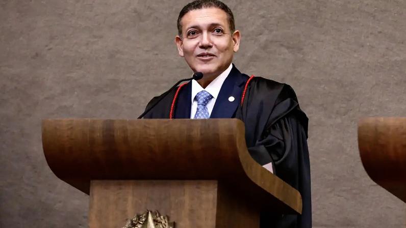 Nunes Marques discursa ao tomar posse no TSE