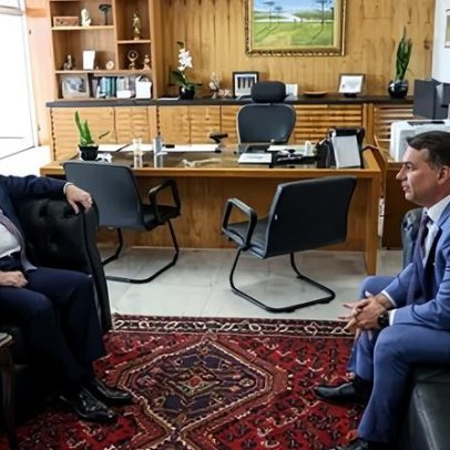 Flávio Bolsonaro se reúne com Edson Fachin no STF