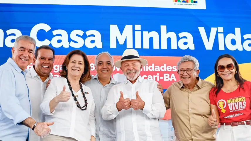 Presidente Lula durante anúncio de entrega de unidades habitacionais do Residencial Verdes Horizontes I e II, do Programa Minha Casa Minha Vida, na Avenida Industrial Urbano, S/N – Ponto Certo, Camaçari - BA.