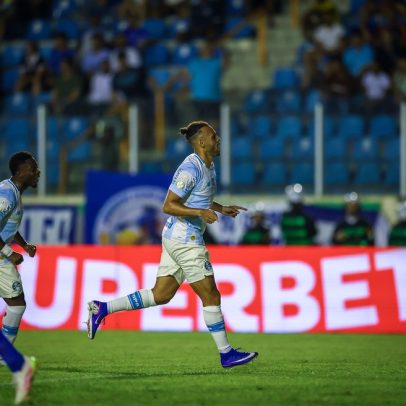 Braithwaite, melhor do Grêmio na vitória sobre o Confiança