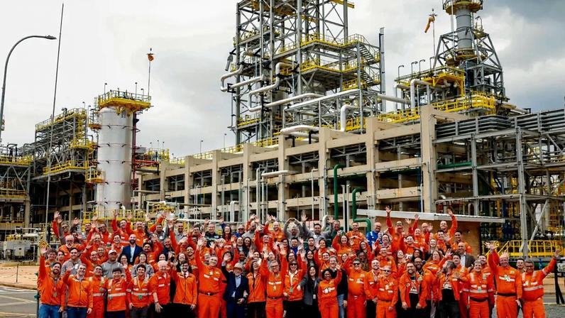 Lula e ministros durante visita às instalações da Refinaria de Paulínia (Replan), em São Paulo (18/05/2026)