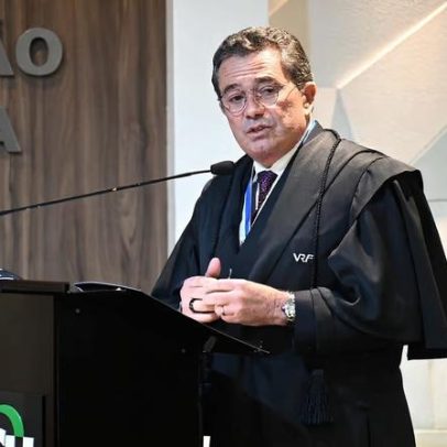 Odair Cunha toma posse como ministro do TCU e defende política com 'P' maiúsculo