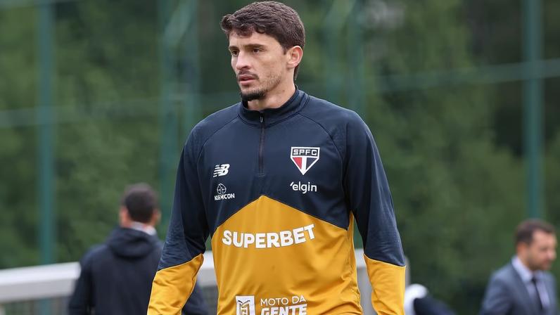 Pablo Maia treina no São Paulo após se recuperar de fratura na face — Foto: Erico Leonan/SPFC