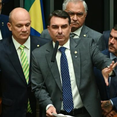 Flávio volta a defender CPMI do Master e minimiza relação com Vorcaro