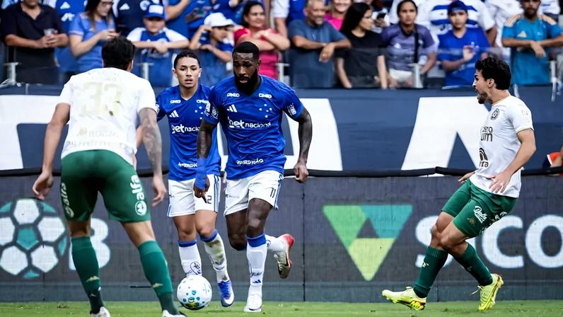 Gerson durante partida entre Cruzeiro e Chapecoense pelo Campeonato Brasileiro. (Foto: Gustavo Aleixo/Cruzeiro)