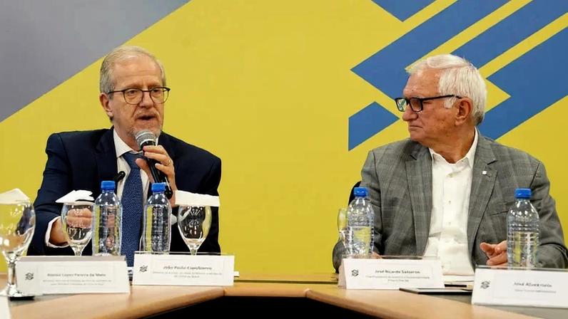 João Paulo Capobianco, ministro do Meio Ambiente e Mudança do Clima, em coletiva de imprensa em São Paulo: "Não há transformação ecológica no Brasil se os povos e comunidades da floresta não compuserem esses investimentos." (Rogério Cassimiro / MMA)