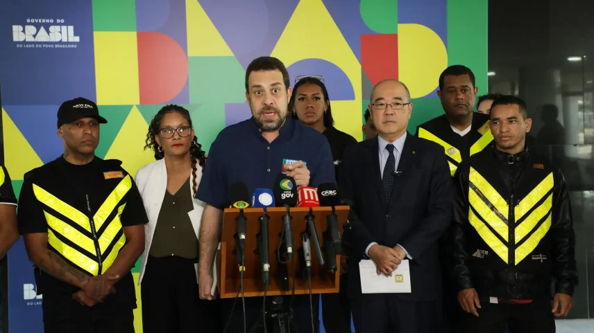 Escalado por Lula para lidar com entregadores, Boulos participou de coletiva da Senacon que anunciou avanço contra plataformas. (Foto: Ailton de Freitas/MJSP)