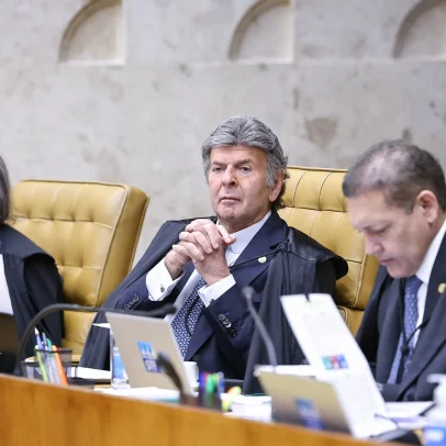 Fux interrompe julgamento do piso nacional da enfermagem