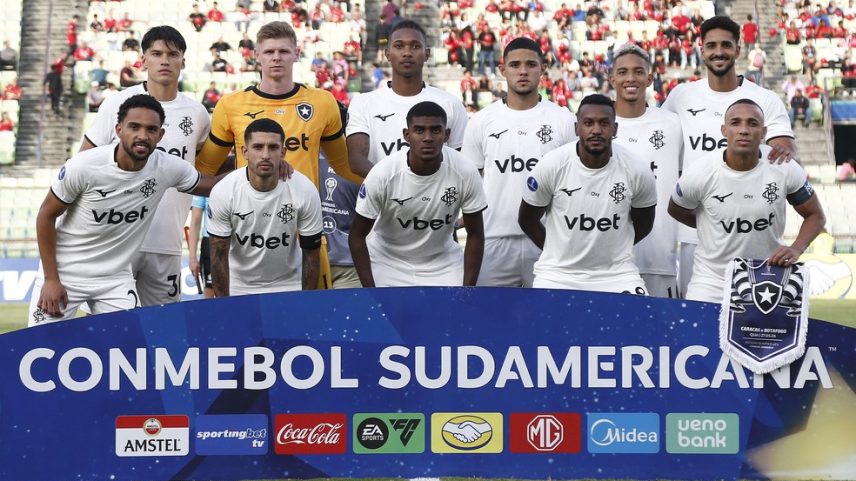 Time do Botafogo antes de jogo contra o Caracas, pela Sul-Americana — Foto: Vitor Silva/BFR