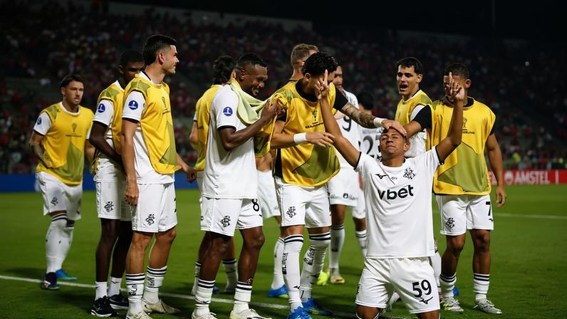 Kauan Toledo virou o jogo para o Botafogo contra o Caracas (Foto: Vítor Silva/Botafogo)