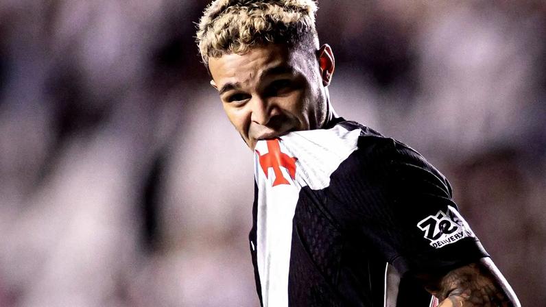 Adson comemora gol marcado com a camisa do Vasco (Foto: Matheus Lima/Vasco)