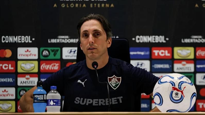 Zubeldía em coletiva após Fluminense x La Guaira (Foto: Lucas Merçon/ Fluminense FC)