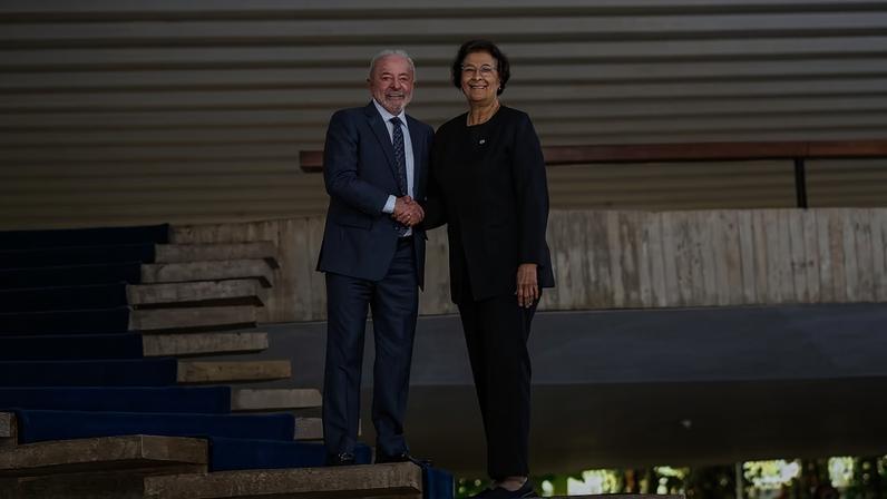 Presidente da República, Luiz Inácio Lula da Silva, ao lado da presidente do Suriname, Jennifer Geerlings-Simons, no Palácio Itamaraty — Foto: Ricardo Stuckert/PR