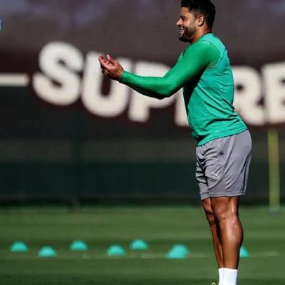 Vestiário do Fluminense recebe visita de Hulk e Isaque na Libertadores