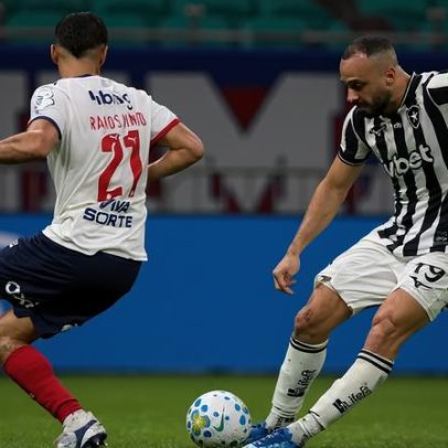 Arthur Cabral critica árbitro e gramado da Fonte Nova após derrota do Botafogo