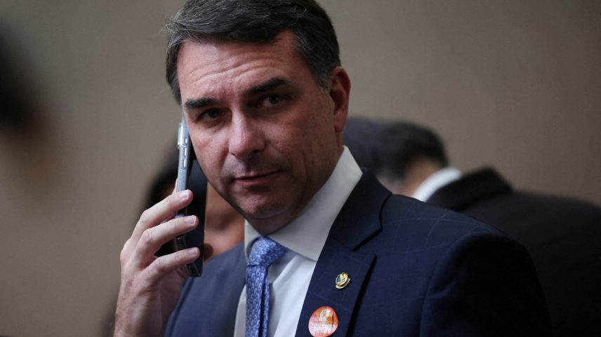 Flávio disse que buscou Vorcaro para bancar filme sobre Bolsonaro