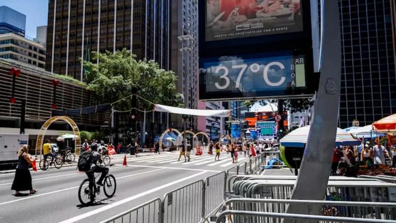 Enquanto a temperatura média global subiu aproximadamente 1,2 °C desde 1900, na capital paulista a máxima diária, que ocorre em torno das 13h, cresceu 2,4 °C