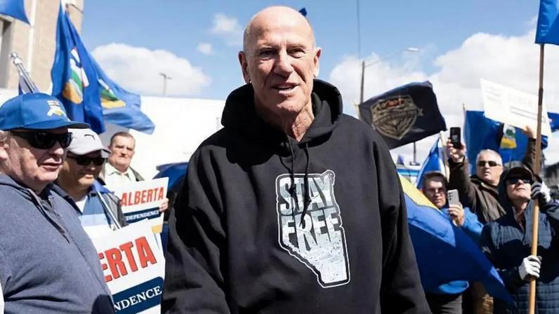 Mitch Sylvestre, diretor do grupo Stay Free Alberta, afirma ter assinaturas acima da quantidade necessária para convocar um plebiscito sobre a independência da província