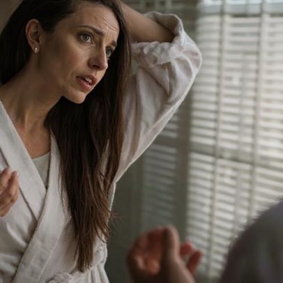 Falta de ferro pode causar queda de cabelo; veja como identificar e prevenir