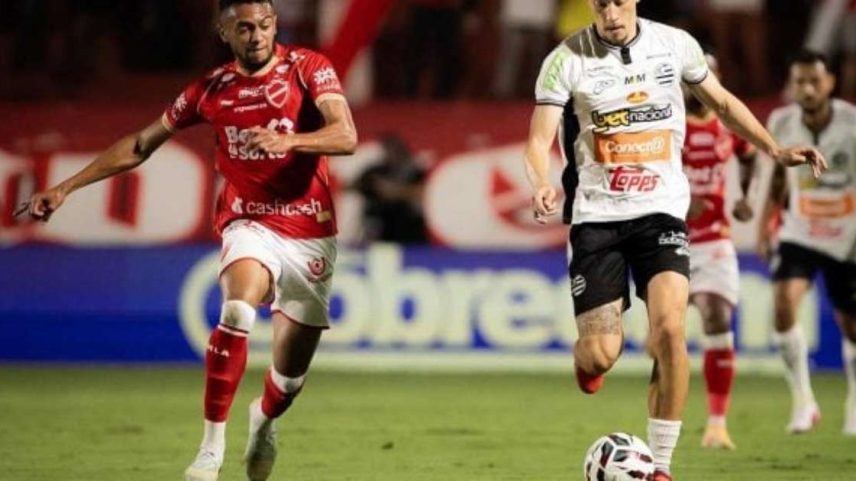 Delatorre marca para o Vila Nova.