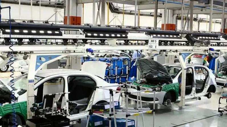 Além da concorrência comercialista pura, as novas políticas governamentais também impulsionam essa transformação tecnológica