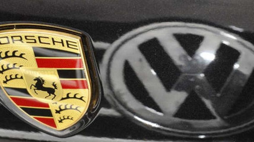 A Porsche SE controla o Grupo Volkswagen, e o Grupo Volkswagen é dono da montadora Porsche AG